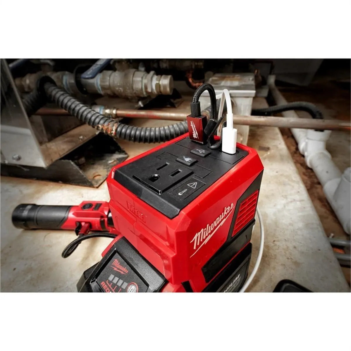 Milwaukee M18™ TOP-OFF™ 175W Power Supply / Compact Inverter — Tool-Only