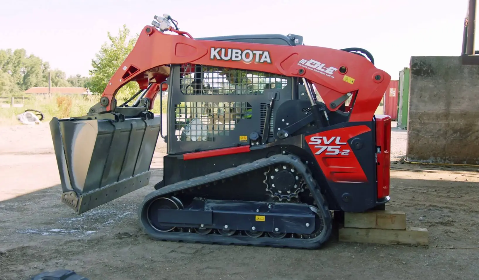 Kubota SVL75-2 CTL lifts the boom up into the air