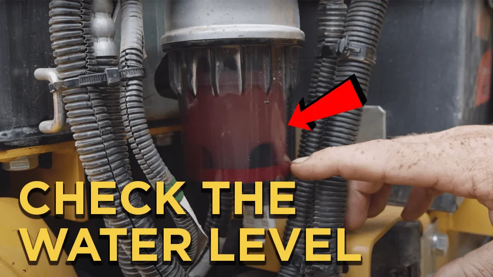 How to check the water level in an excavator's water separator 35G